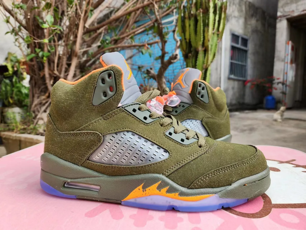 Tênis de basquete Air Jordan 5 verde-oliva e chama laranja 2