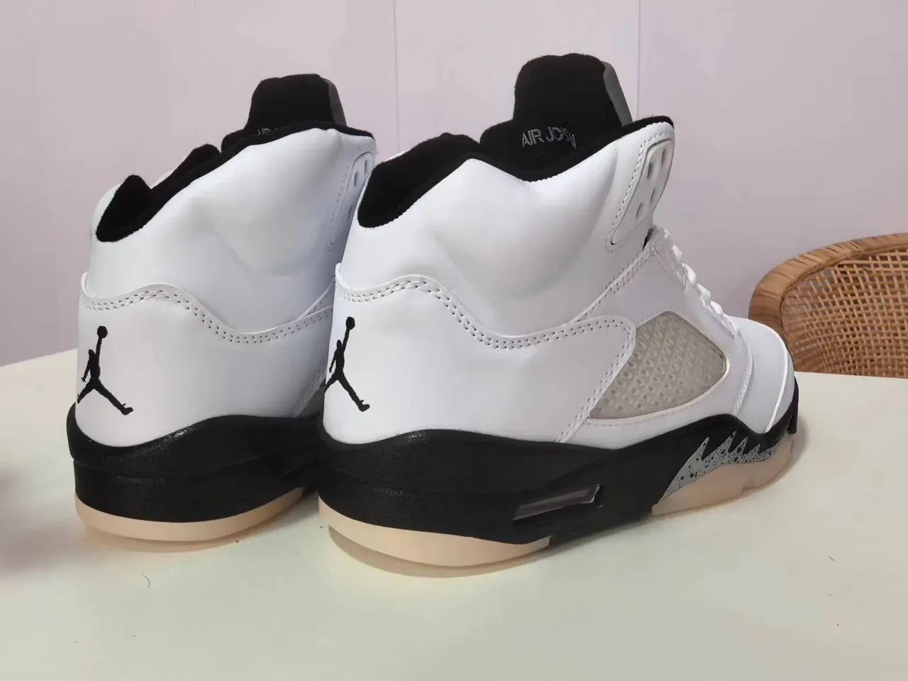 Air Jordan 5 白黑生胶篮球鞋 5