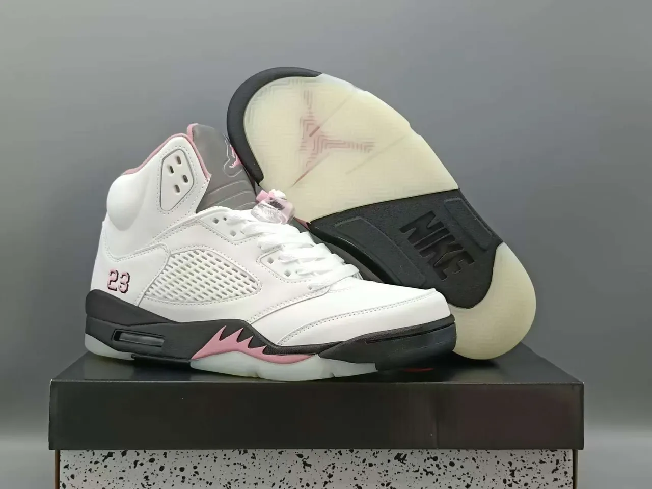Air Jordan 5 Tênis de Basquete Branco Rosa Cinza 4