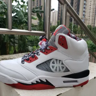 Tênis de basquete Air Jordan 5 branco vermelho preto