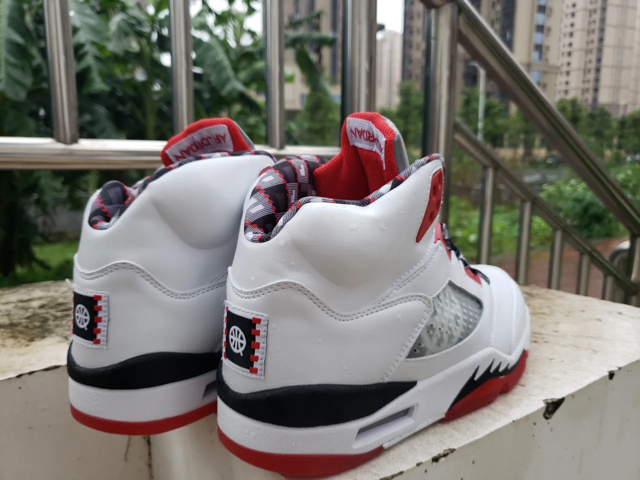 Tênis de basquete Air Jordan 5 branco vermelho preto 5