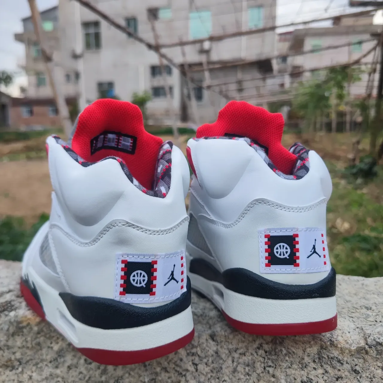 Air Jordan 5 Zapatos de Baloncesto Blancos Rojos Grises 3