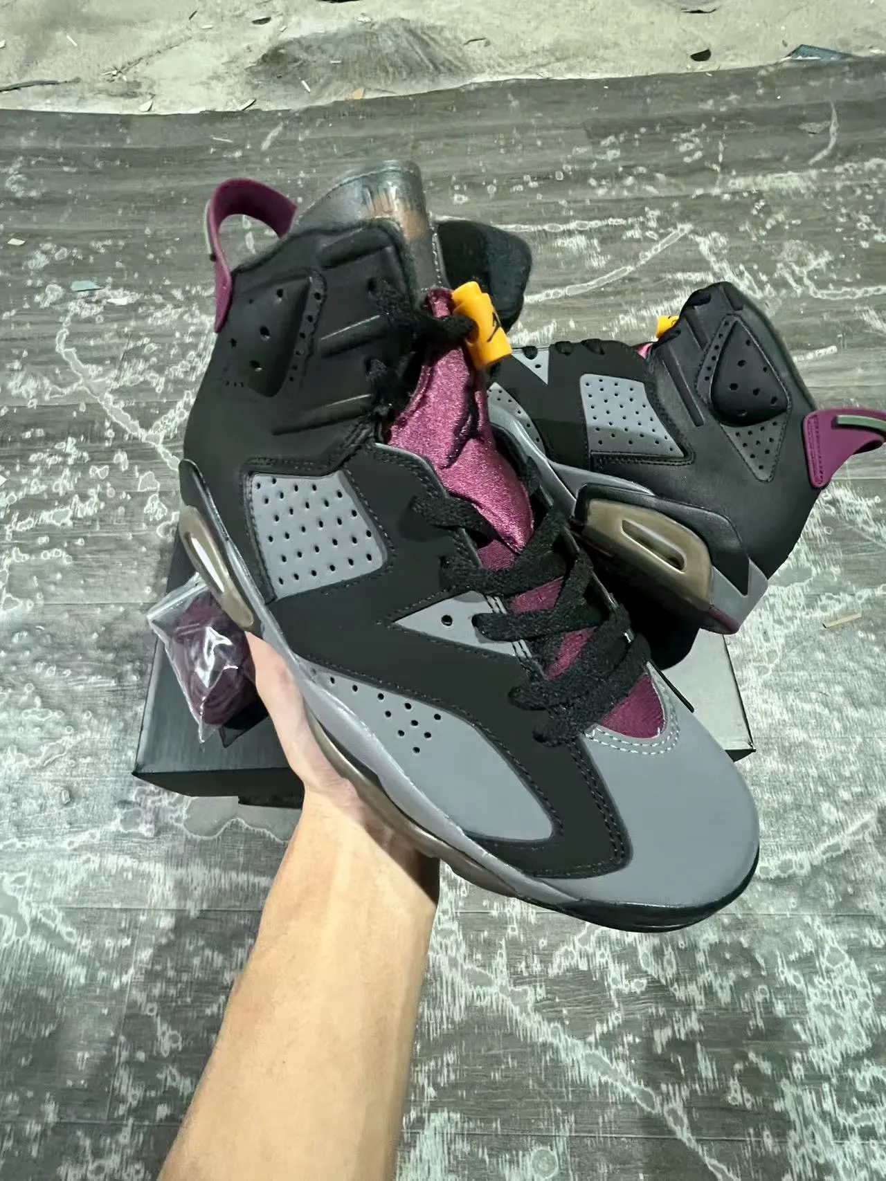 حذاء كرة السلة Air Jordan 6 أسود رمادي ماجنتا 2