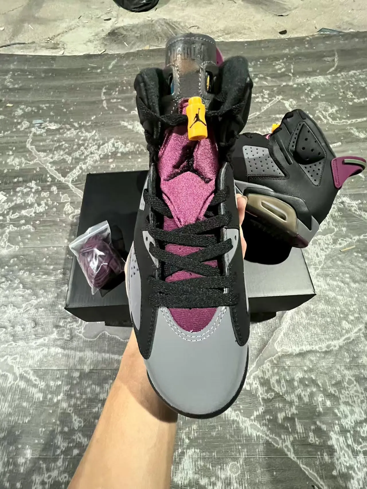 حذاء كرة السلة Air Jordan 6 أسود رمادي ماجنتا 3