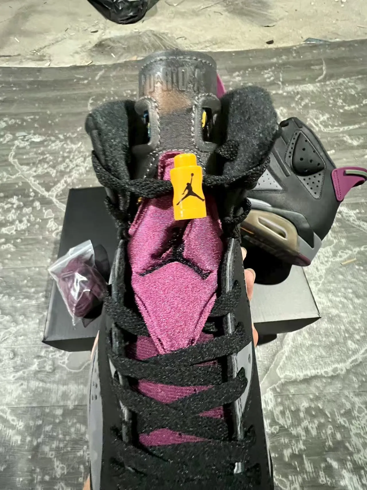 حذاء كرة السلة Air Jordan 6 أسود رمادي ماجنتا 4