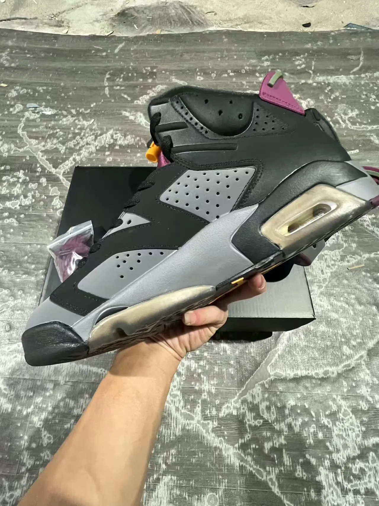 حذاء كرة السلة Air Jordan 6 أسود رمادي ماجنتا 5