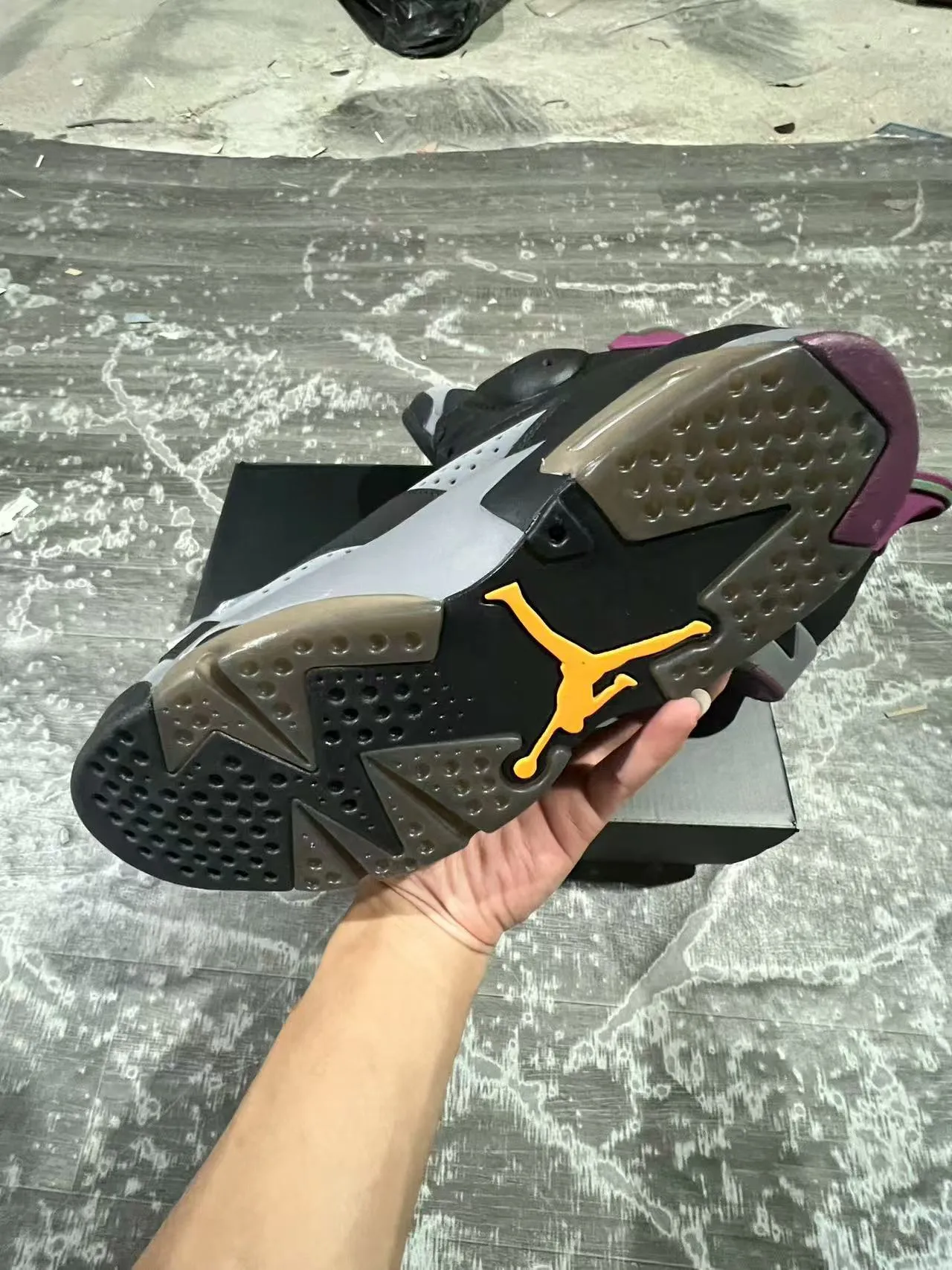 حذاء كرة السلة Air Jordan 6 أسود رمادي ماجنتا 6