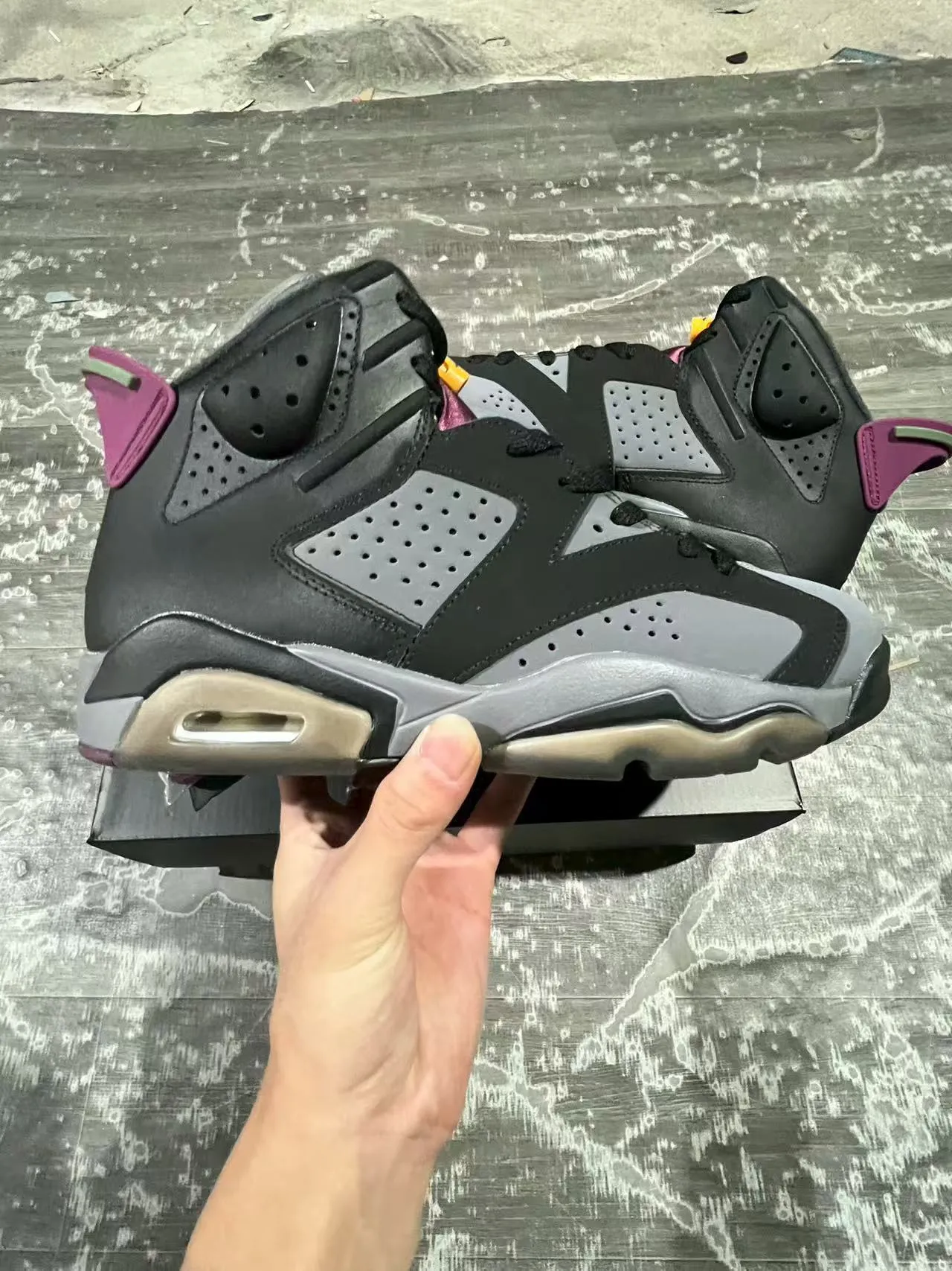 حذاء كرة السلة Air Jordan 6 أسود رمادي ماجنتا 7