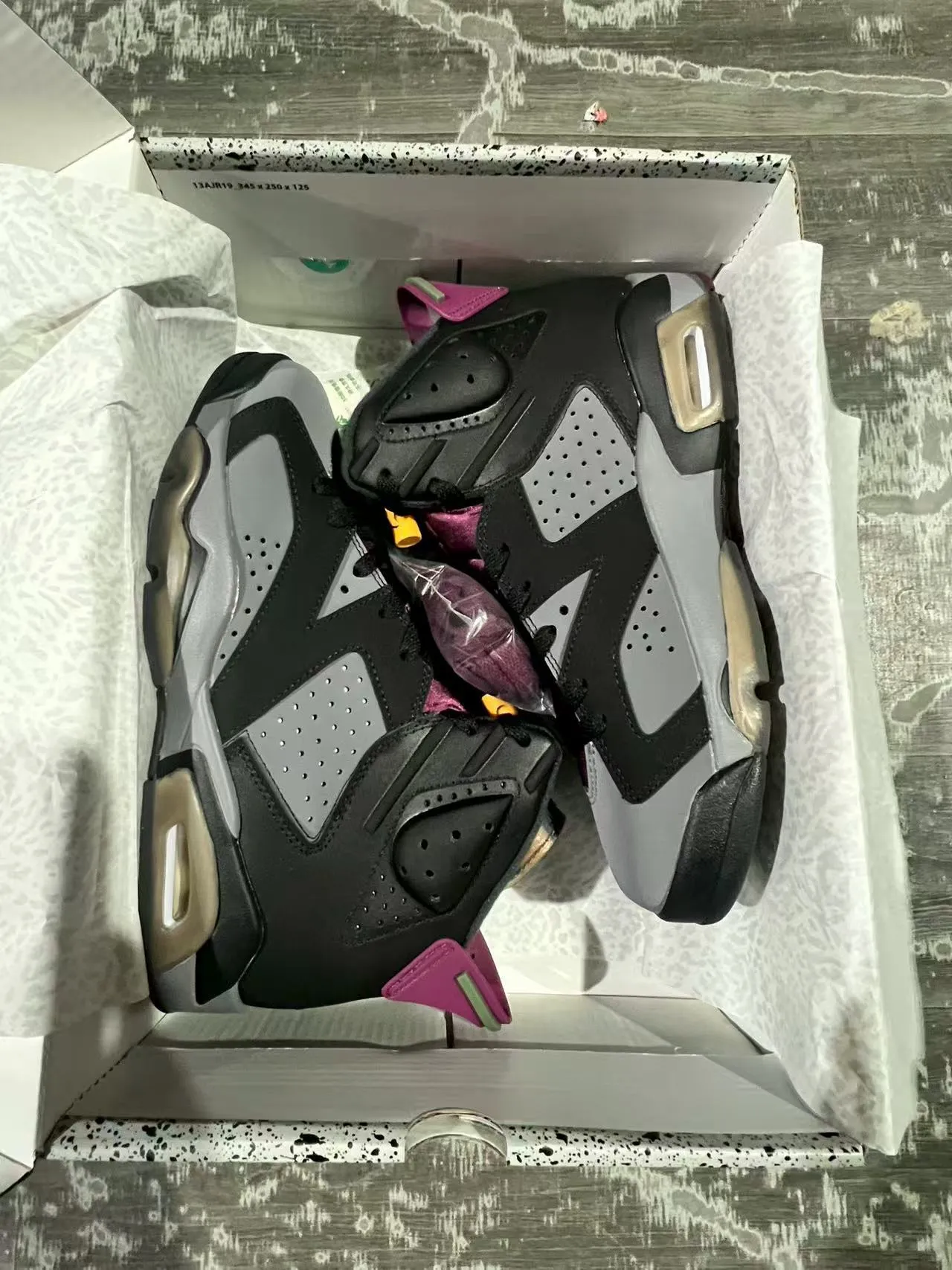 حذاء كرة السلة Air Jordan 6 أسود رمادي ماجنتا 9