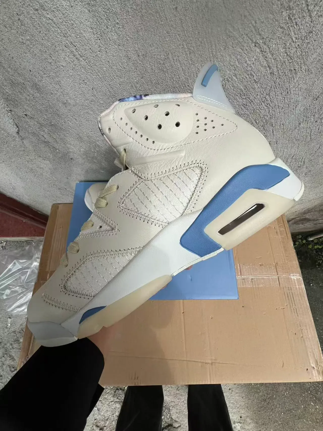 Air Jordan 6 Off-White et Light Blue Chaussures de basket-ball 5