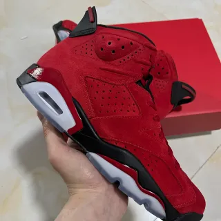 Tênis de basquete Air Jordan 6 de camurça vermelha