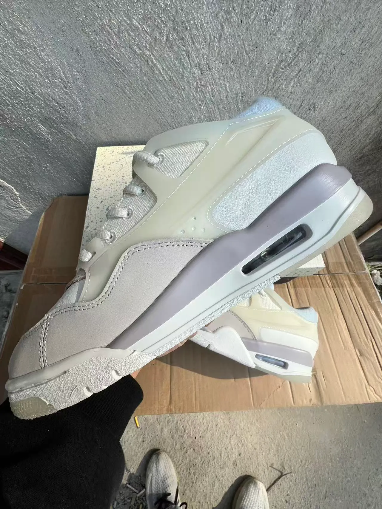 Air Jordan बेज ग्रे लेयर्ड सिंथेटिक और मेश अपर ट्रांसलूसेंट मिडसोल एक्सेंट लाइफस्टाइल स्नीकर्स 5