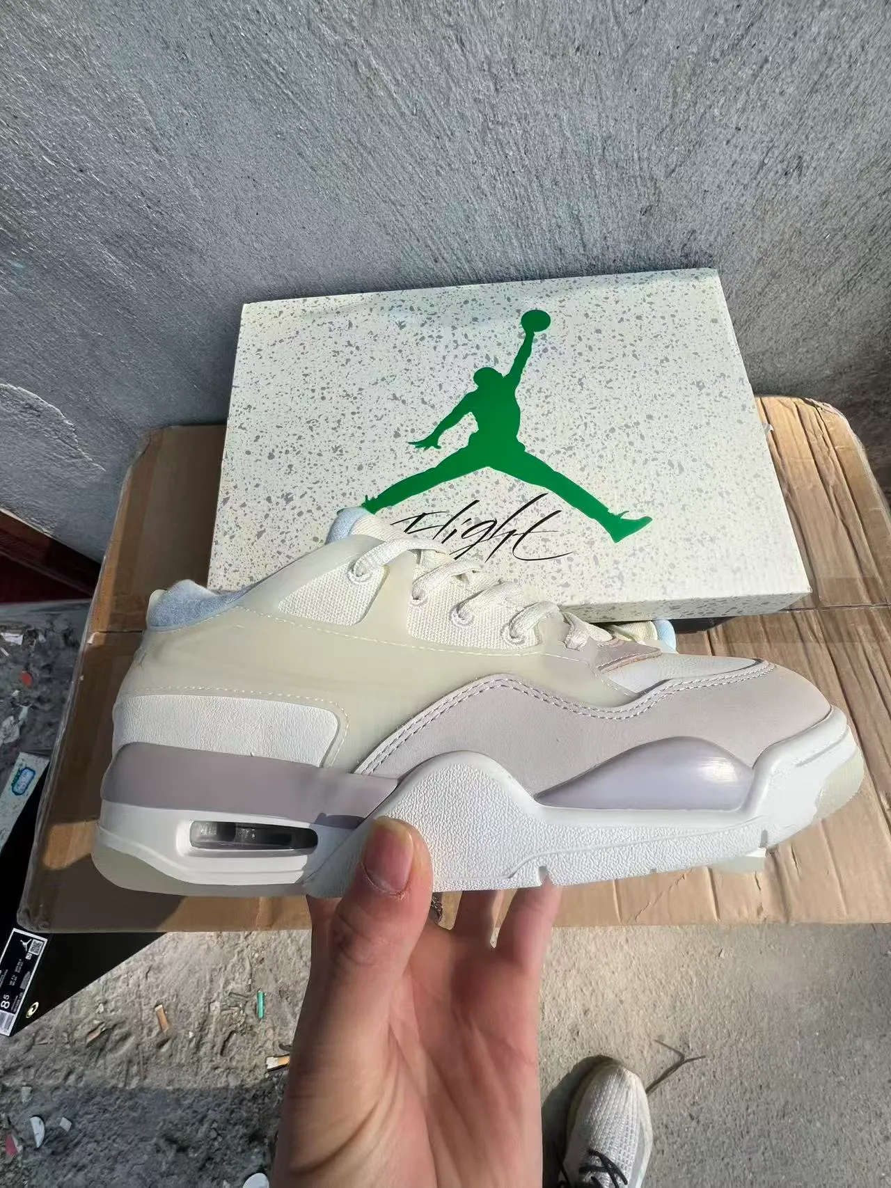 Air Jordan बेज ग्रे लेयर्ड सिंथेटिक और मेश अपर ट्रांसलूसेंट मिडसोल एक्सेंट लाइफस्टाइल स्नीकर्स 7
