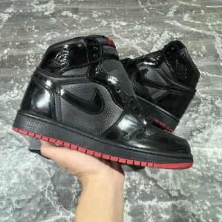 Air Jordan ब्लैक रेड हाई-टॉप पेटेंट लेदर ओवरले बास्केटबॉल जूते