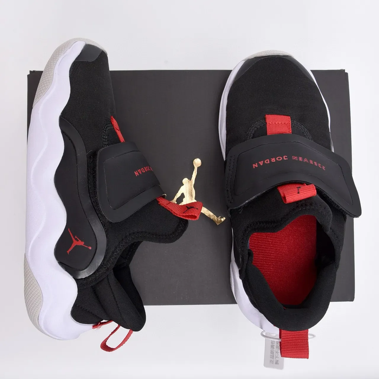 Air Jordan ब्लैक रेड स्लिप-ऑन वेल्क्रो स्ट्रैप लाइफस्टाइल स्नीकर्स 11