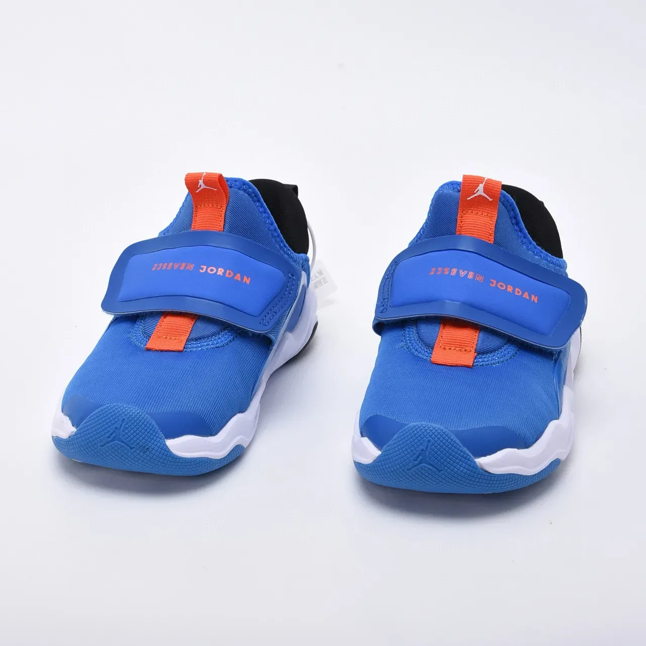 Air Jordan ब्लैक रेड स्लिप-ऑन वेल्क्रो स्ट्रैप लाइफस्टाइल स्नीकर्स 21