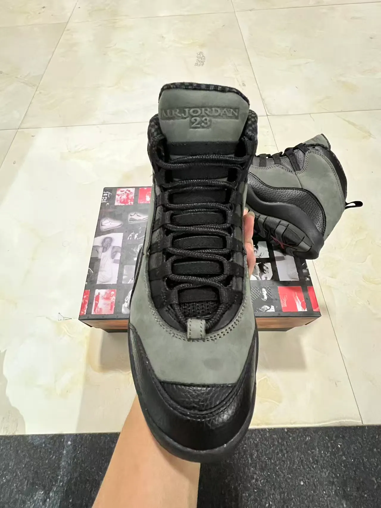 Air Jordan 灰黑配色高帮多层绒面革与荔枝纹皮革篮球鞋 3