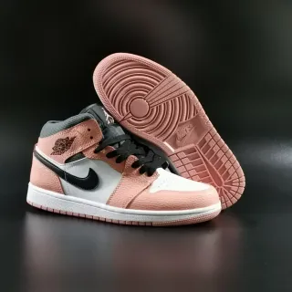 Zapatillas de baloncesto Air Jordan de caña alta rosa y negro con parte superior de cuero granulado
