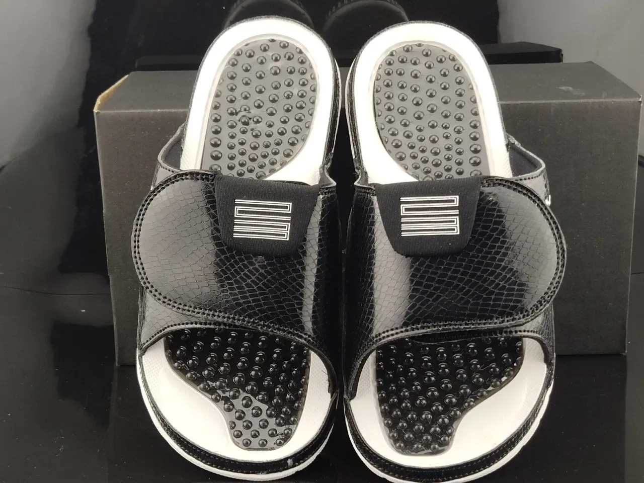 Air Jordan Slide Noir Cuir de Serpent Brillant Texturé Bretelle Sandale 5