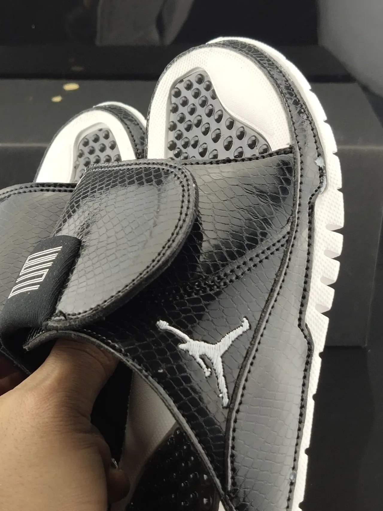 Air Jordan Slide Noir Cuir de Serpent Brillant Texturé Bretelle Sandale 6