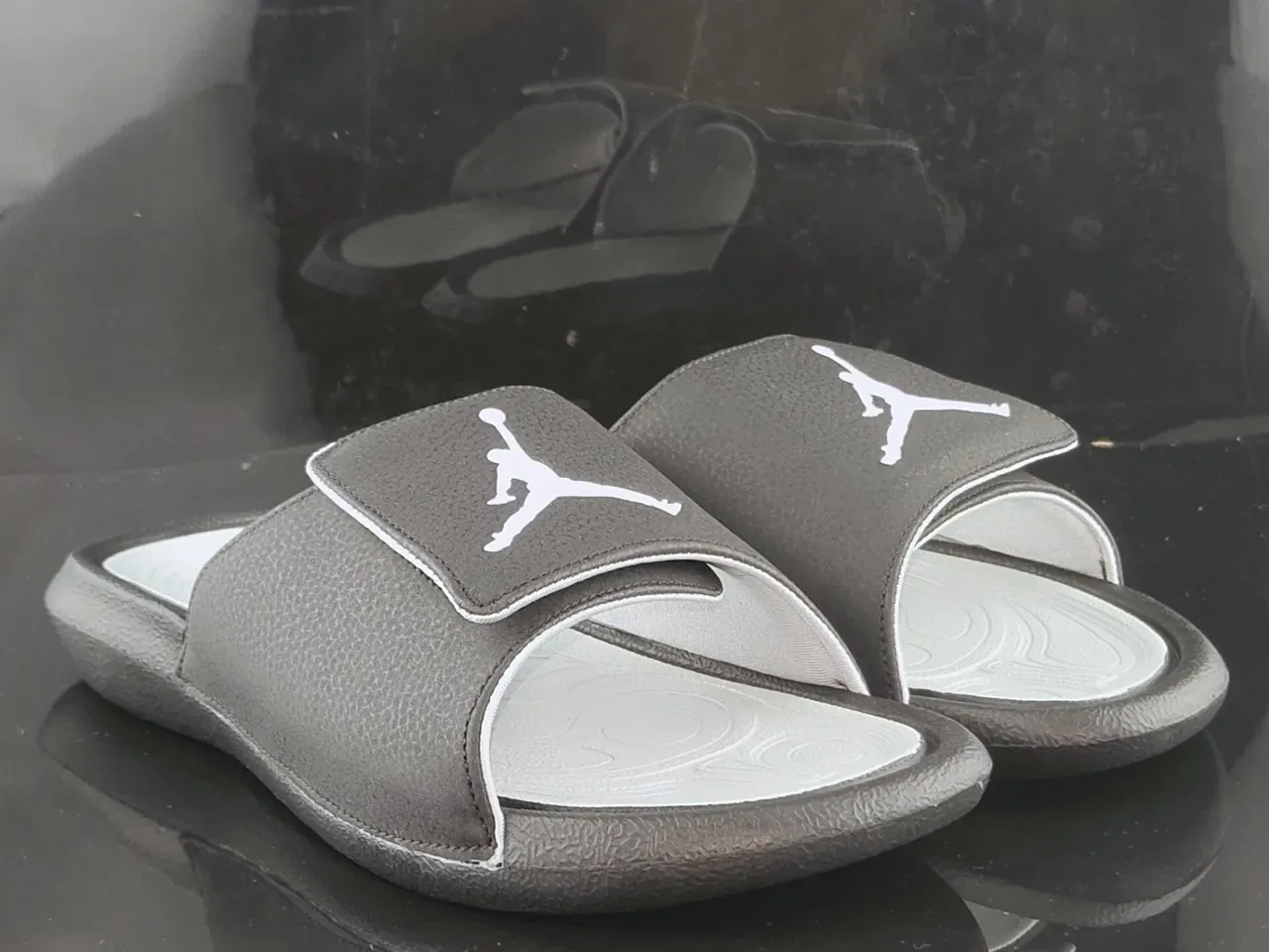 Air Jordan Slide नعाल رمادي داكن وأبيض 3
