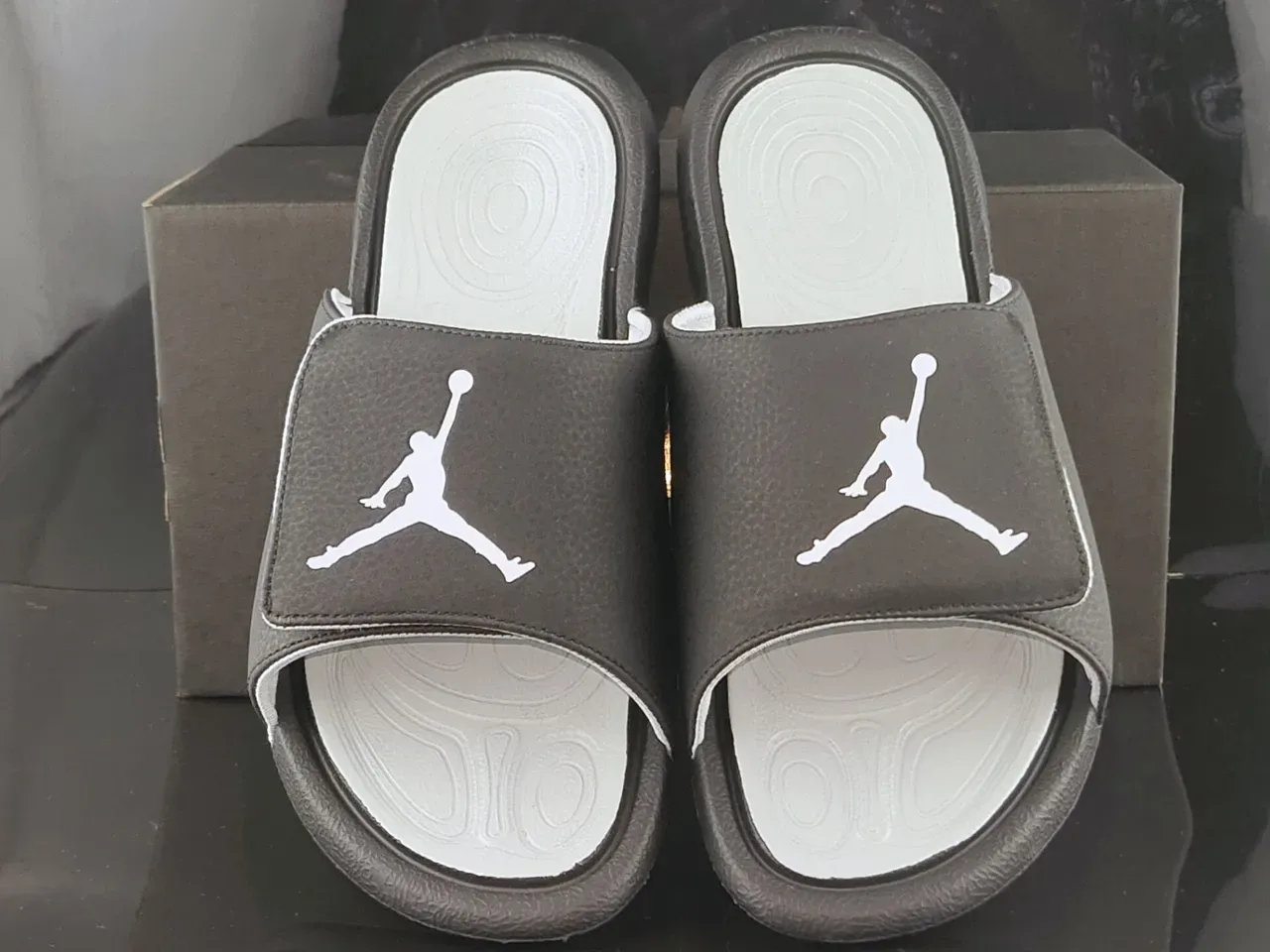 Air Jordan Slide नعाल رمادي داكن وأبيض 5