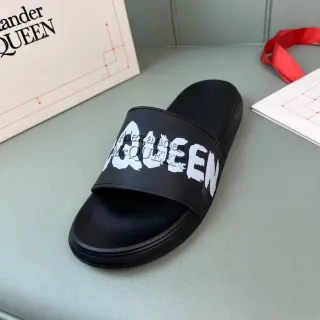 Alexander McQueen काला सफेद Logo-Print स्ट्रैप मोल्डेड रबर सोल स्लिपर्स