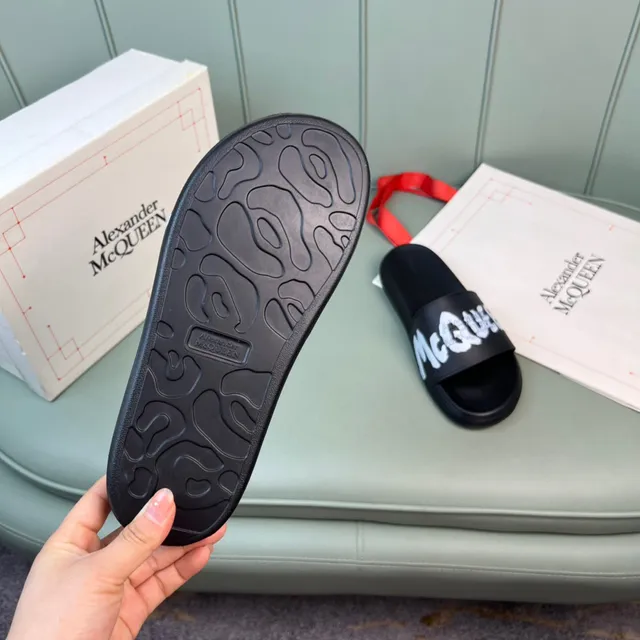 Alexander McQueen Noir Blanc Logo-Print Sangle Semelle de Caoutchouc Moulée Chaussons 2