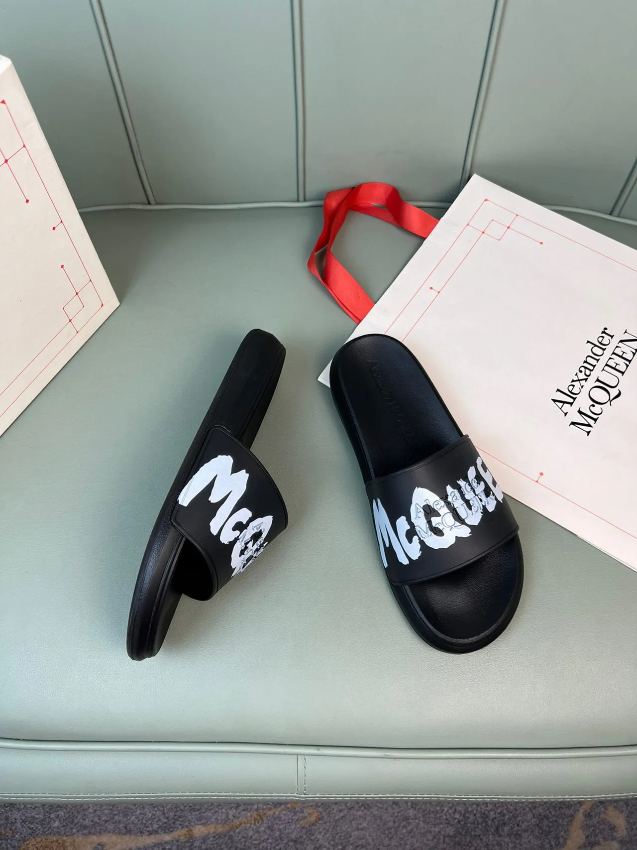 Alexander McQueen Noir Blanc Logo-Print Sangle Semelle de Caoutchouc Moulée Chaussons 5