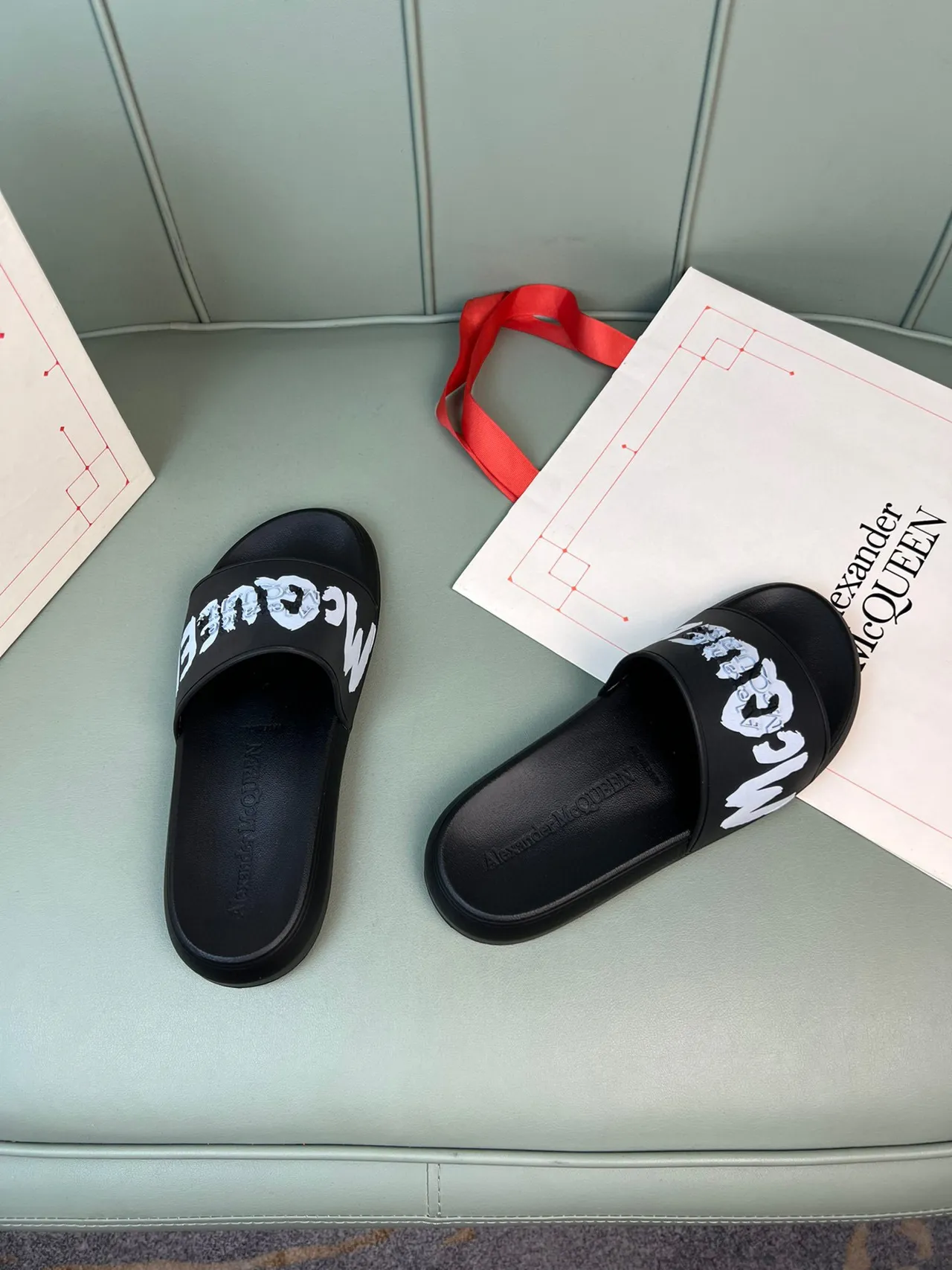 Alexander McQueen Noir Blanc Logo-Print Sangle Semelle de Caoutchouc Moulée Chaussons 6