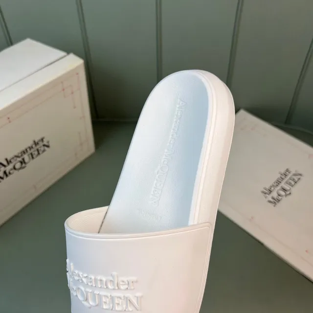 Alexander McQueen Logo embossado zapatilla blanca 3