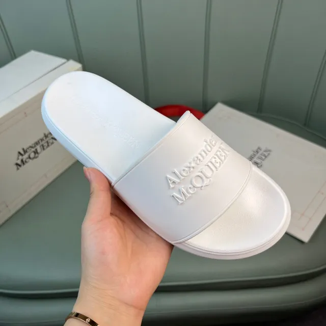 Alexander McQueen Logo embossado zapatilla blanca 4