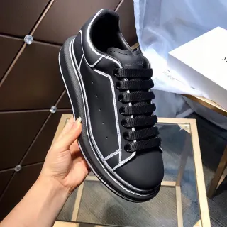 Alexander McQueen 宽大运动鞋 黑色 白色 平台鞋底 对比缝线 生活方式运动鞋