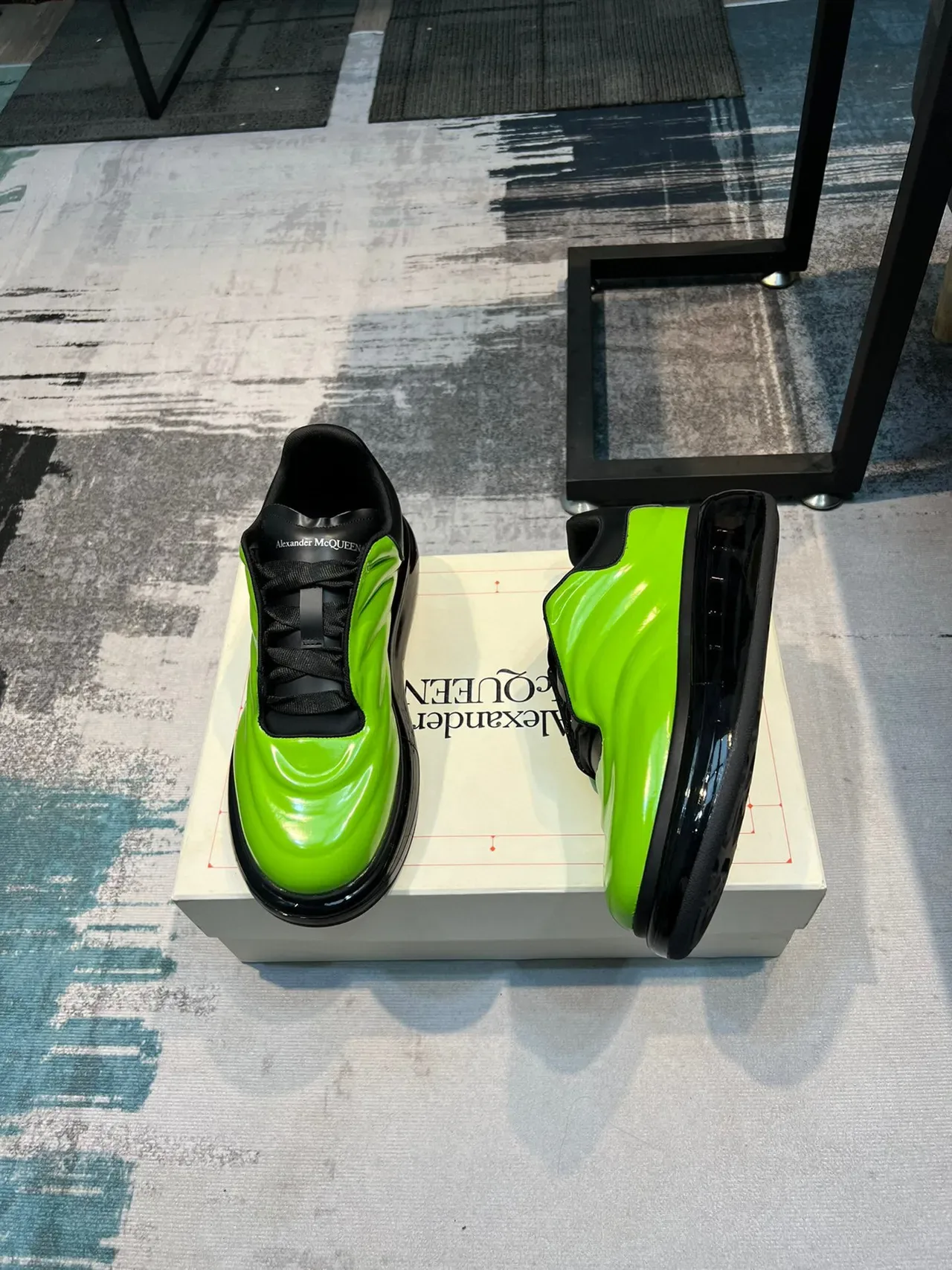 Alexander McQueen ओवरसाइज लाइफस्टाइल स्नीकर्स लाइम ग्रीन ब्लैक 4