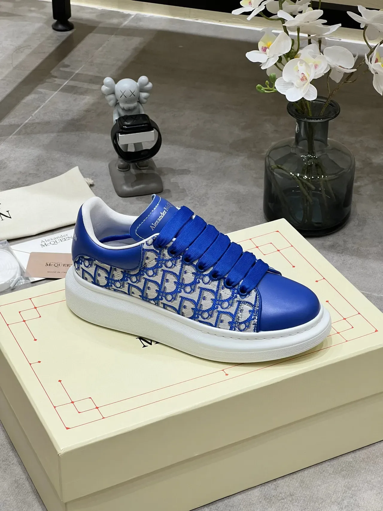 Alexander McQueen रॉयल ब्लू Monogram Oversized लाइफस्टाइल स्नीकर 5