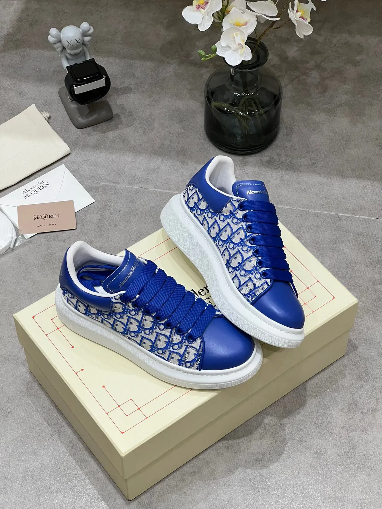 Alexander McQueen रॉयल ब्लू Monogram Oversized लाइफस्टाइल स्नीकर 6
