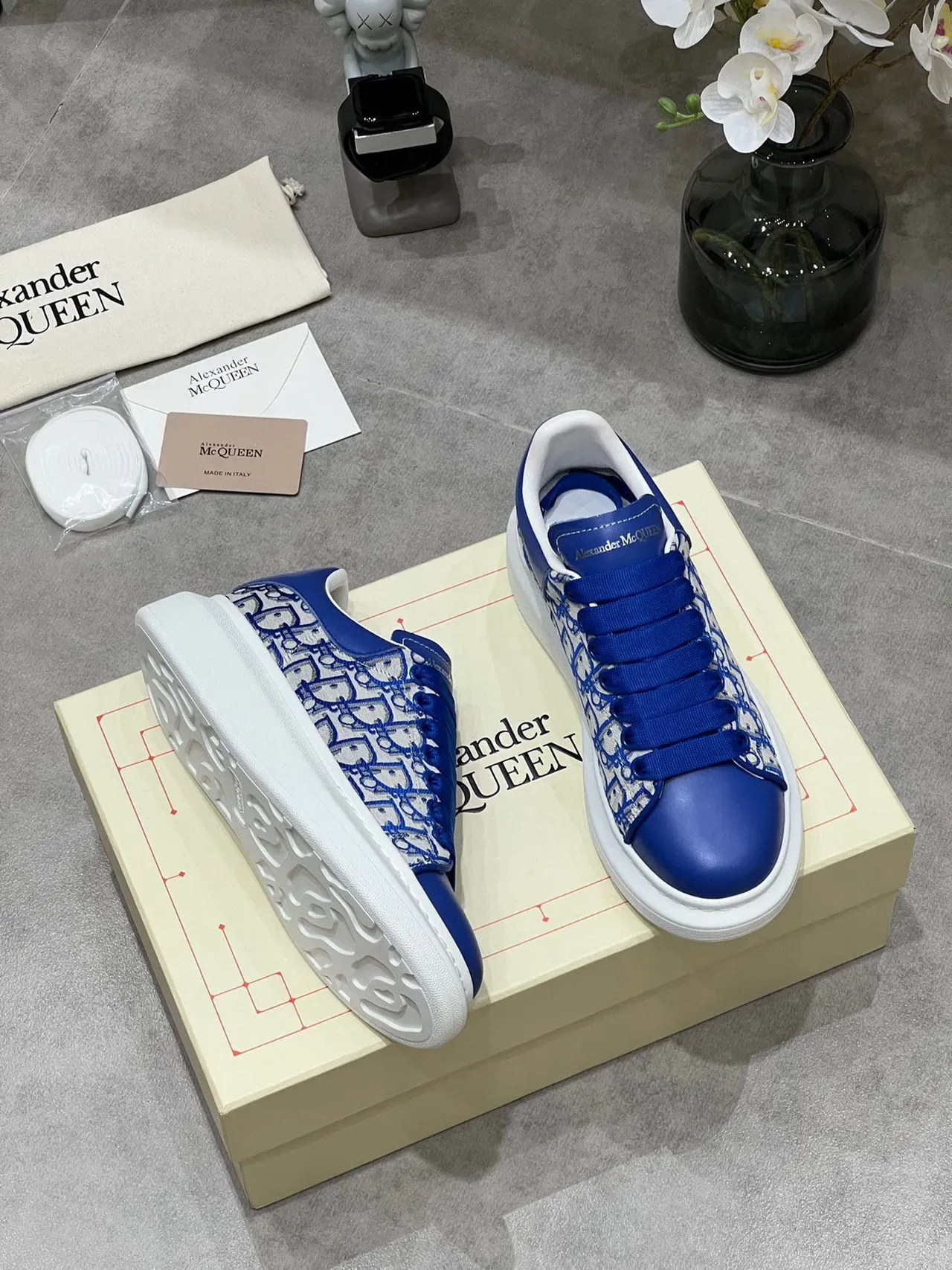 Alexander McQueen रॉयल ब्लू Monogram Oversized लाइफस्टाइल स्नीकर 7