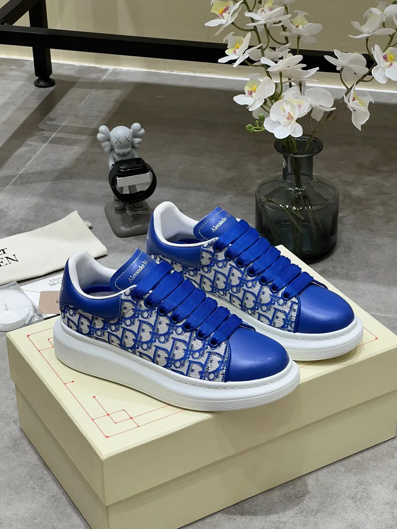 Alexander McQueen रॉयल ब्लू Monogram Oversized लाइफस्टाइल स्नीकर 9