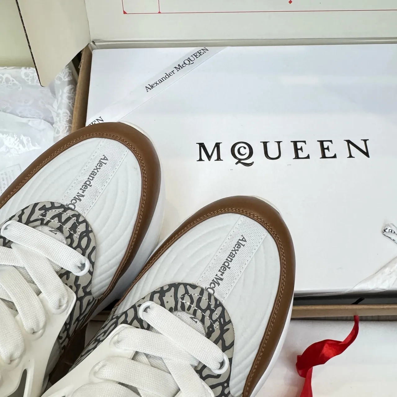 Alexander McQueen baskets oversized blanc et marron cuir vache imprimé animal, chunky sneakers 5