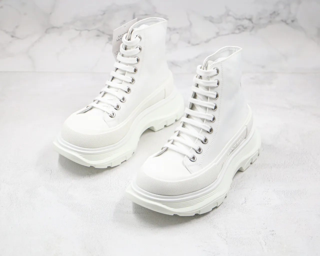Alexander McQueen Tênis oversized branco de lona Botina Martin 8