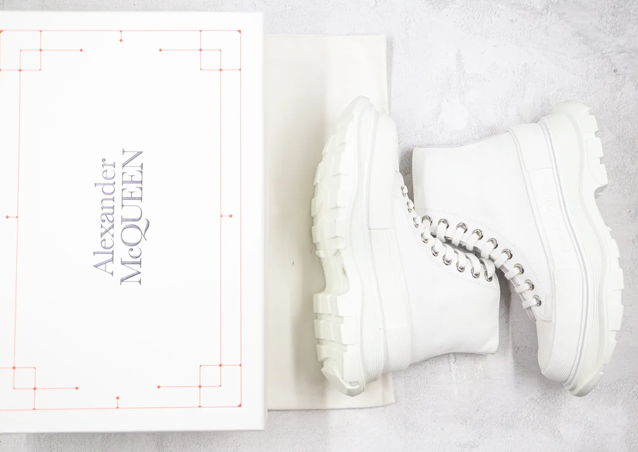 Alexander McQueen Tênis oversized branco de lona Botina Martin 9