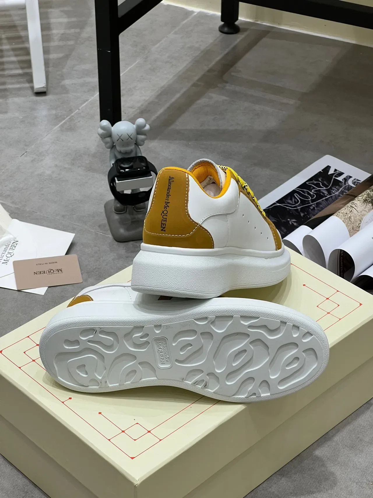 Alexander McQueen Oversized Sneaker Branco Mostarda Lifestyle Sneakers 2