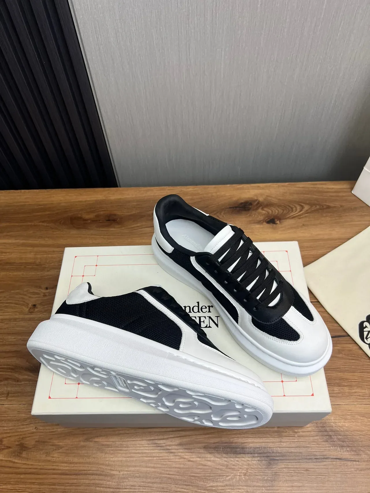 Alexander McQueen White Black Oversized Platform Sole Mixed Mesh And Leather Upper Chunky Sneakers 5