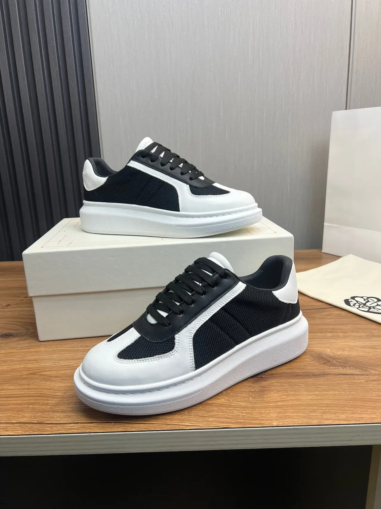 Alexander McQueen White Black Oversized Platform Sole Mixed Mesh And Leather Upper Chunky Sneakers 6