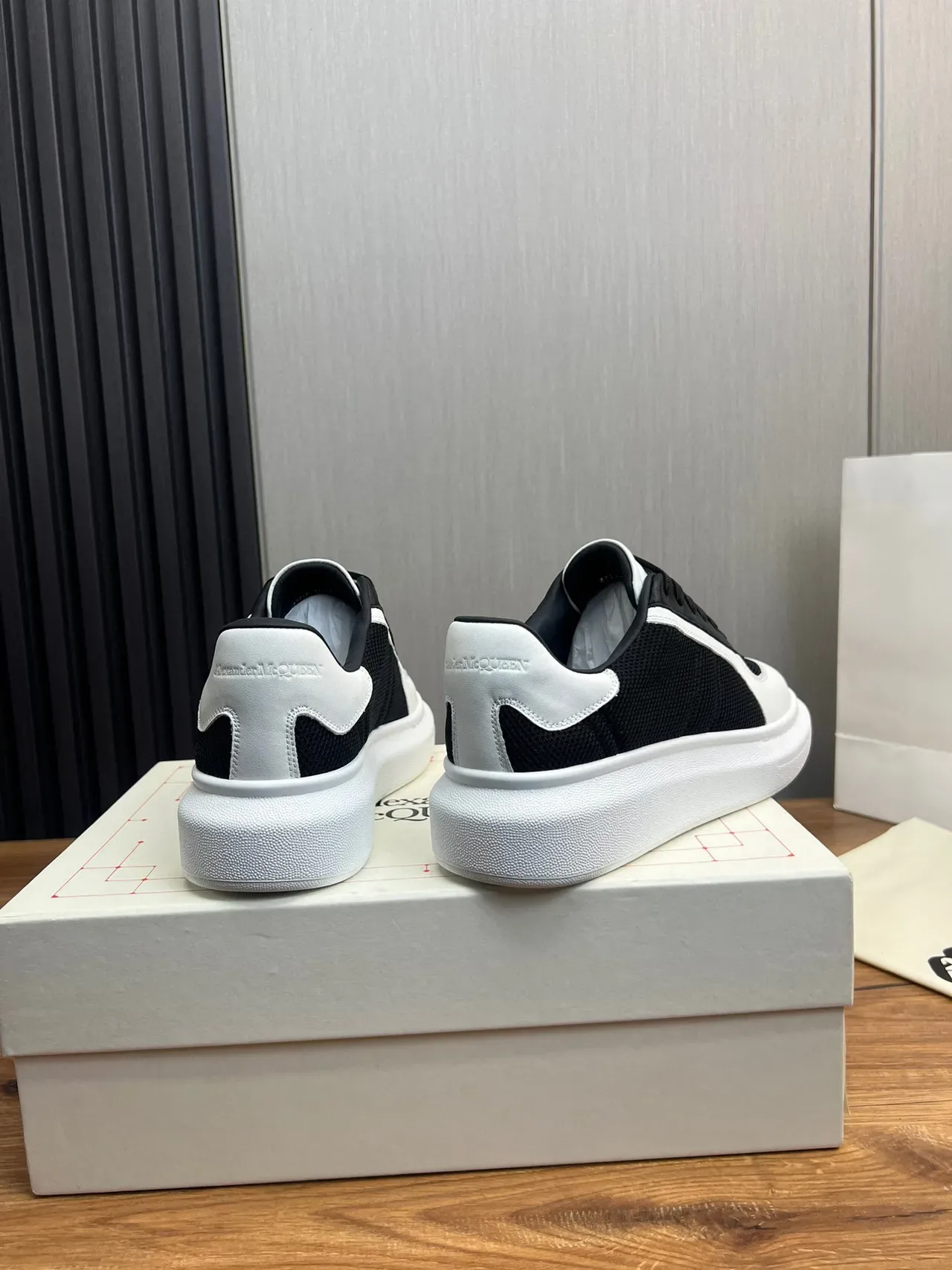 Alexander McQueen White Black Oversized Platform Sole Mixed Mesh And Leather Upper Chunky Sneakers 7