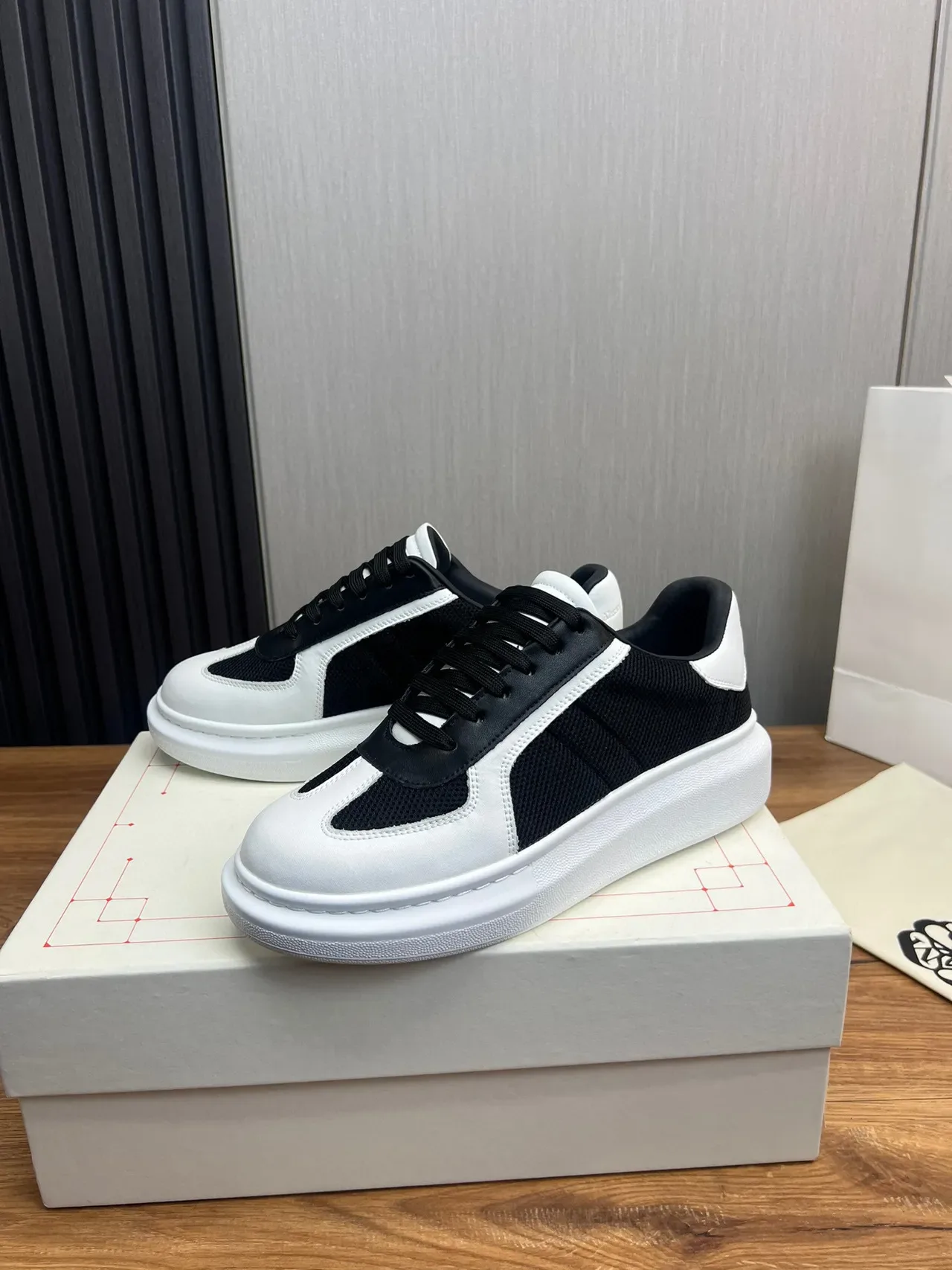 Alexander McQueen White Black Oversized Platform Sole Mixed Mesh And Leather Upper Chunky Sneakers 8