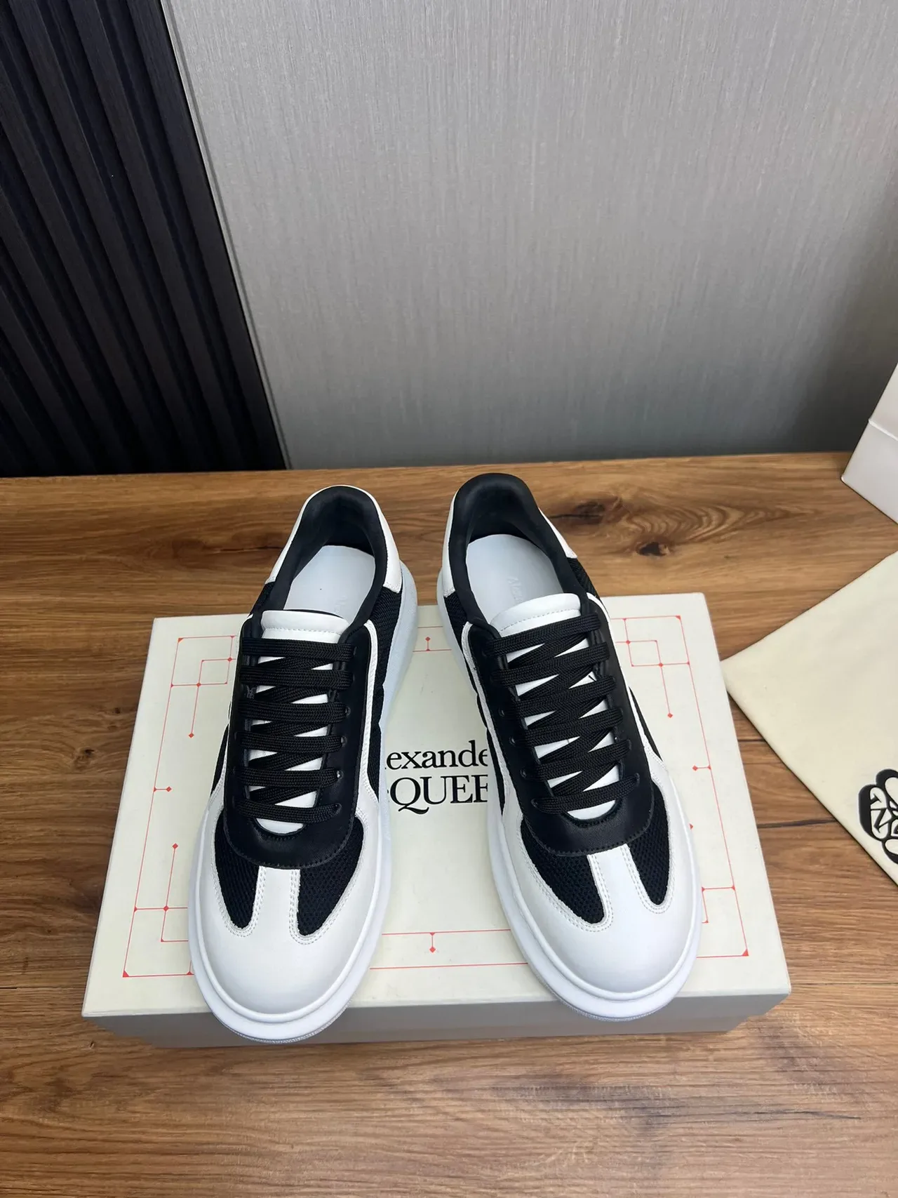 Alexander McQueen White Black Oversized Platform Sole Mixed Mesh And Leather Upper Chunky Sneakers 9