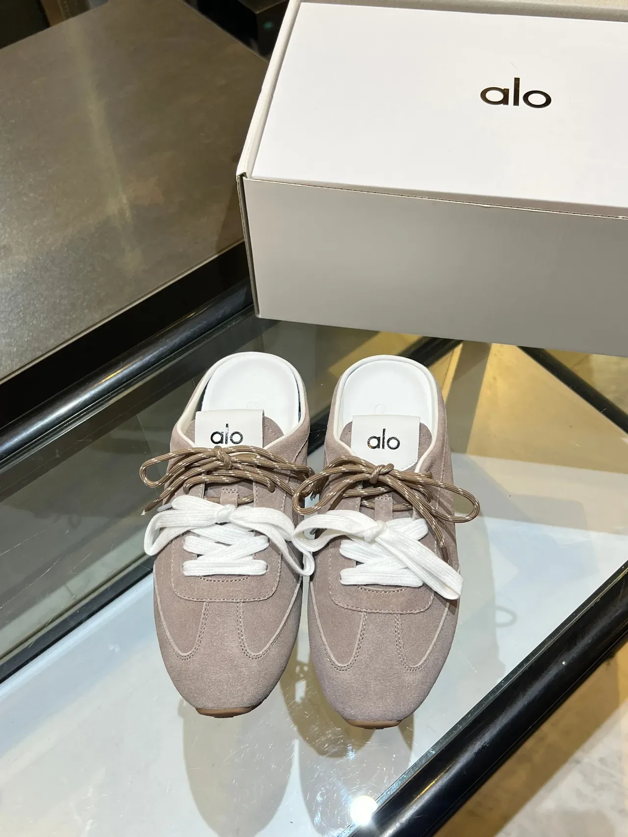 Alo Beige Branco Camurça Superior Cadarços Dual-Tone Tênis Lifestyle 2