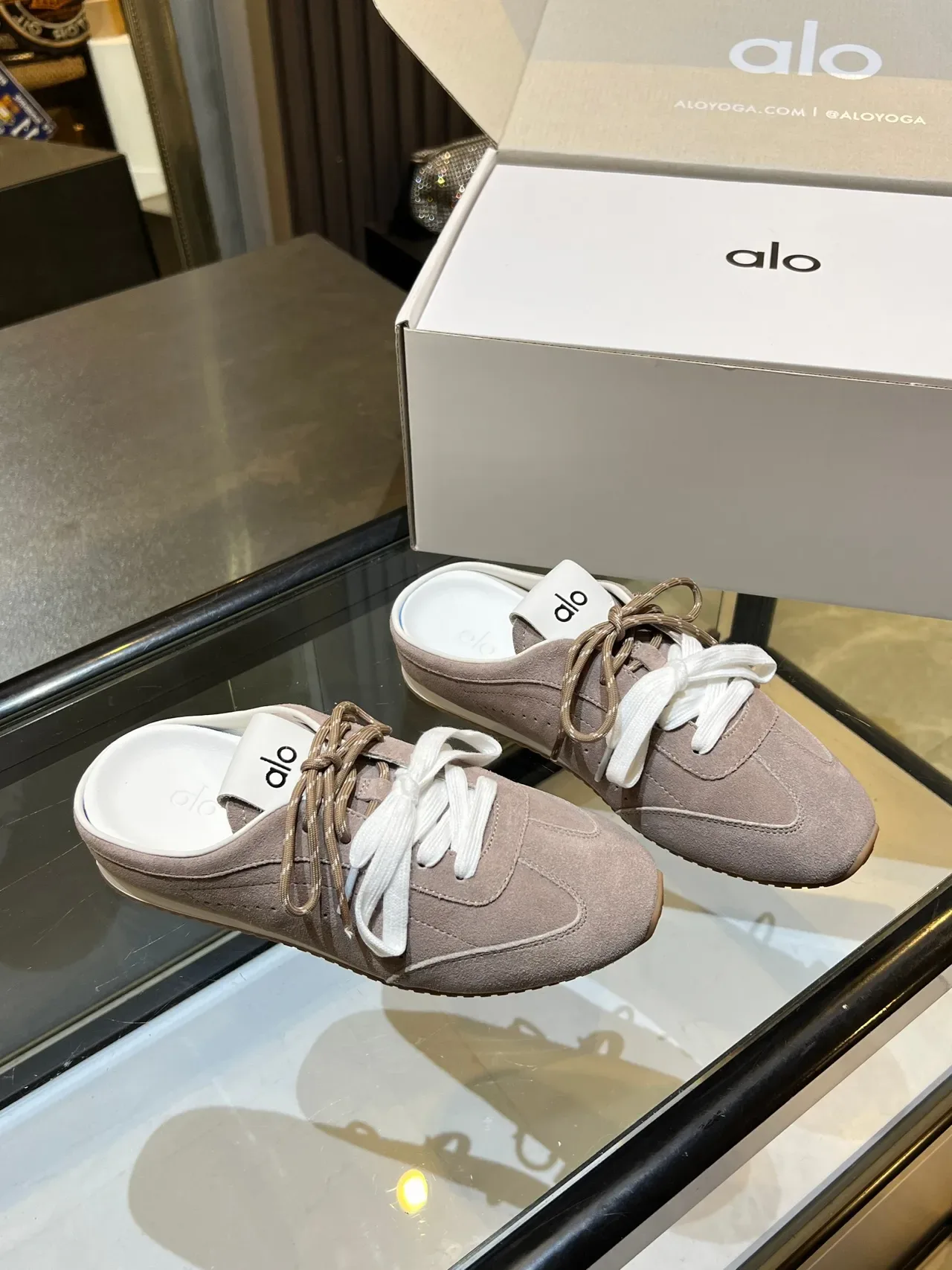 Alo Beige Branco Camurça Superior Cadarços Dual-Tone Tênis Lifestyle 3