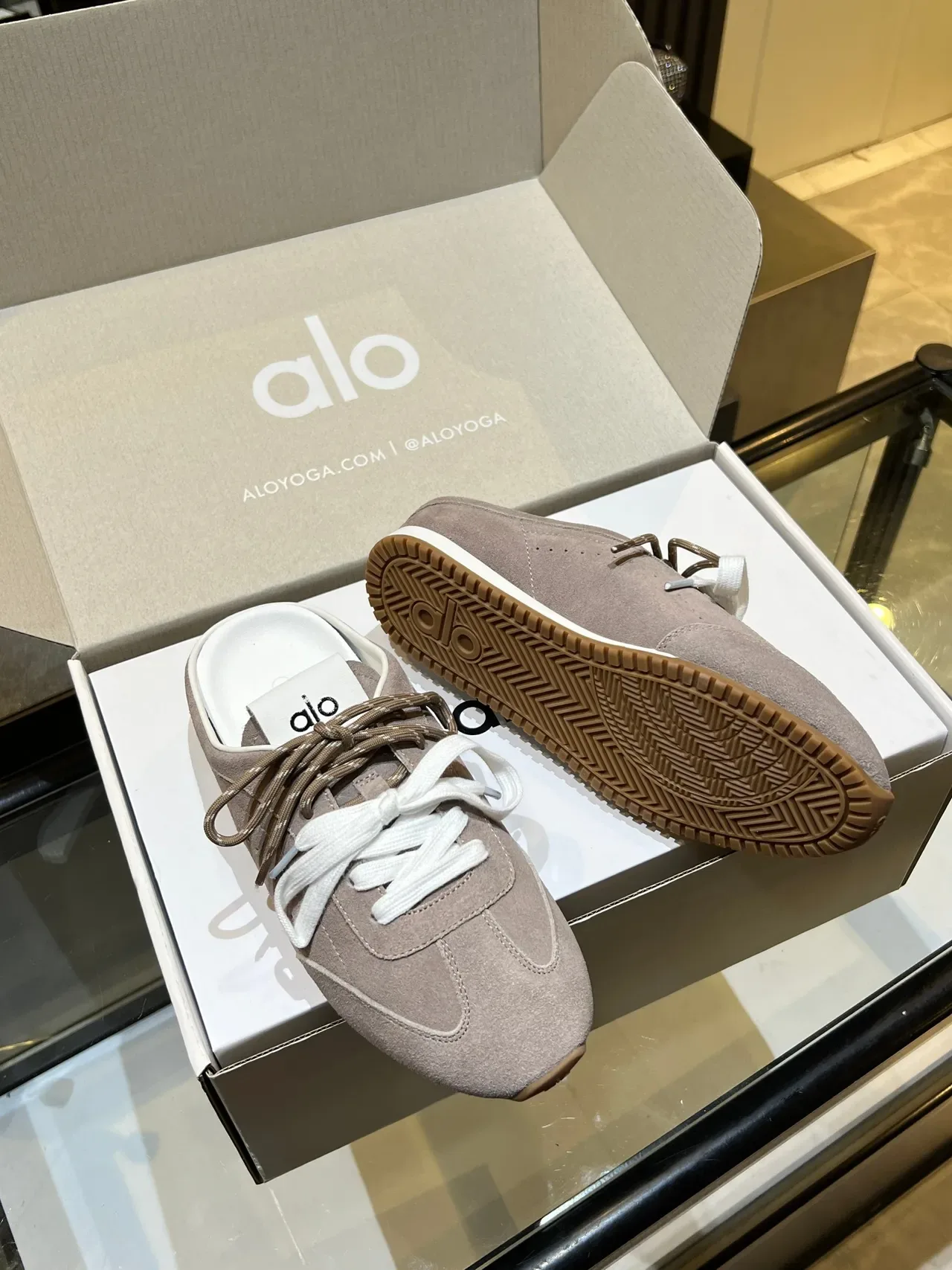 Alo Beige Branco Camurça Superior Cadarços Dual-Tone Tênis Lifestyle 4